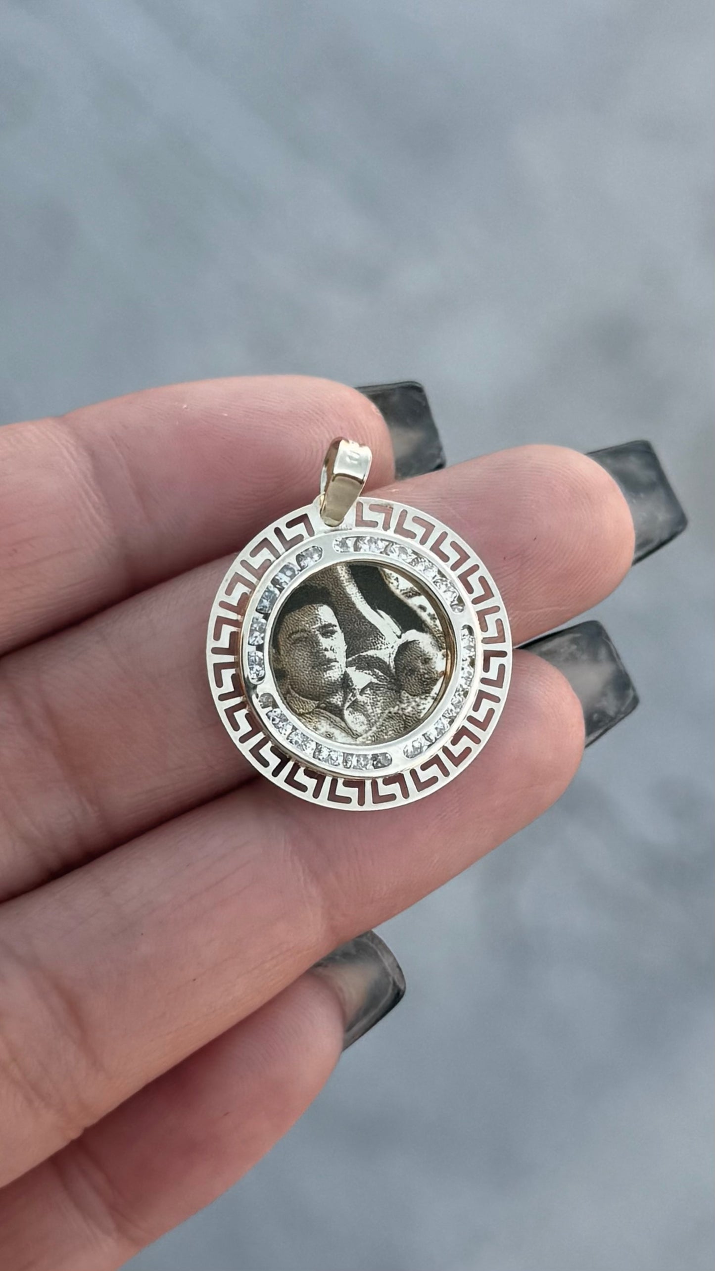 Dije grecas 2.2cm Oro 10k