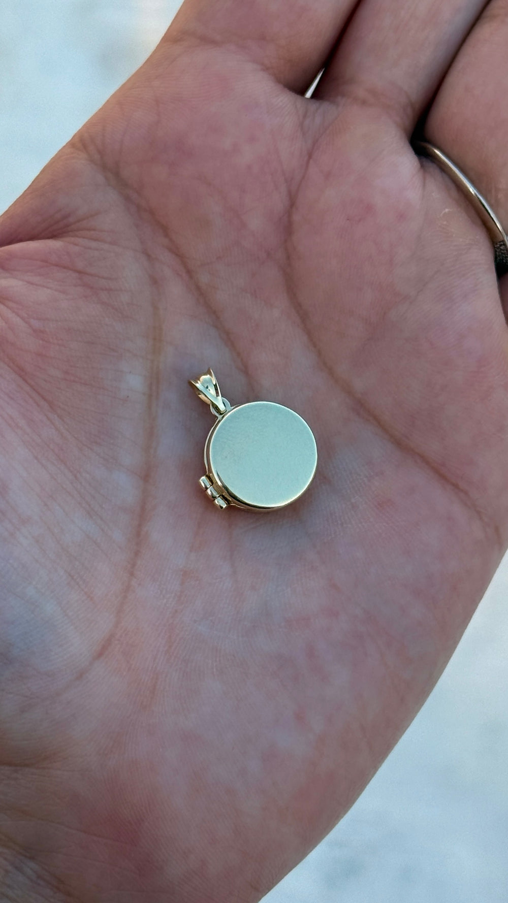 Dije Relicario circular con foto grabado láser Oro 10k