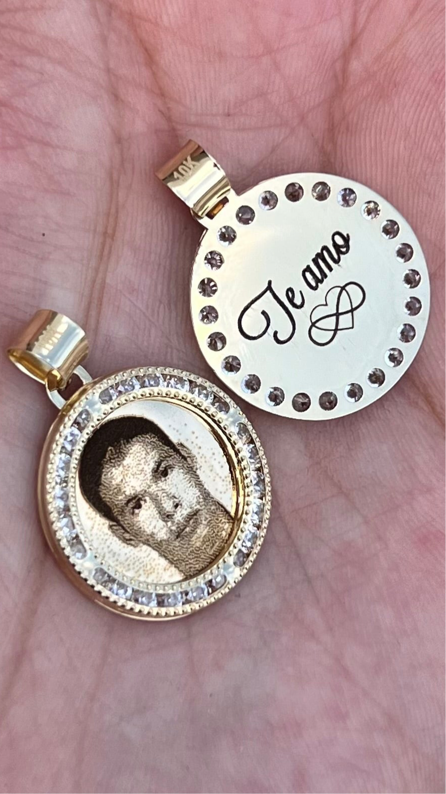 Medalla zirconia 2 cm con foto en Oro 10k