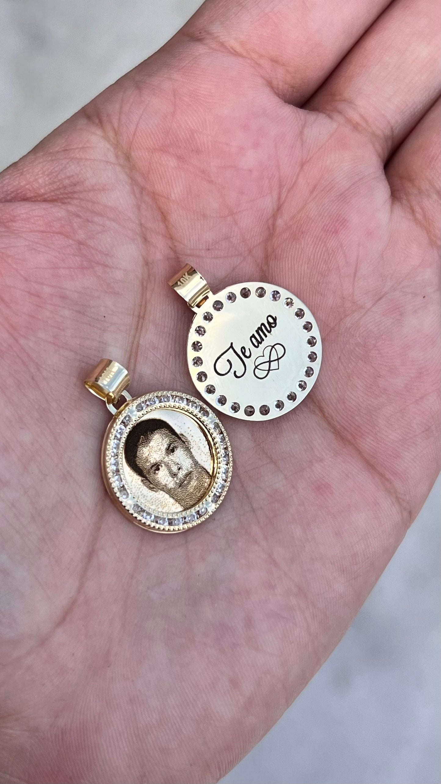 Medalla zirconia 2 cm Oro 10k