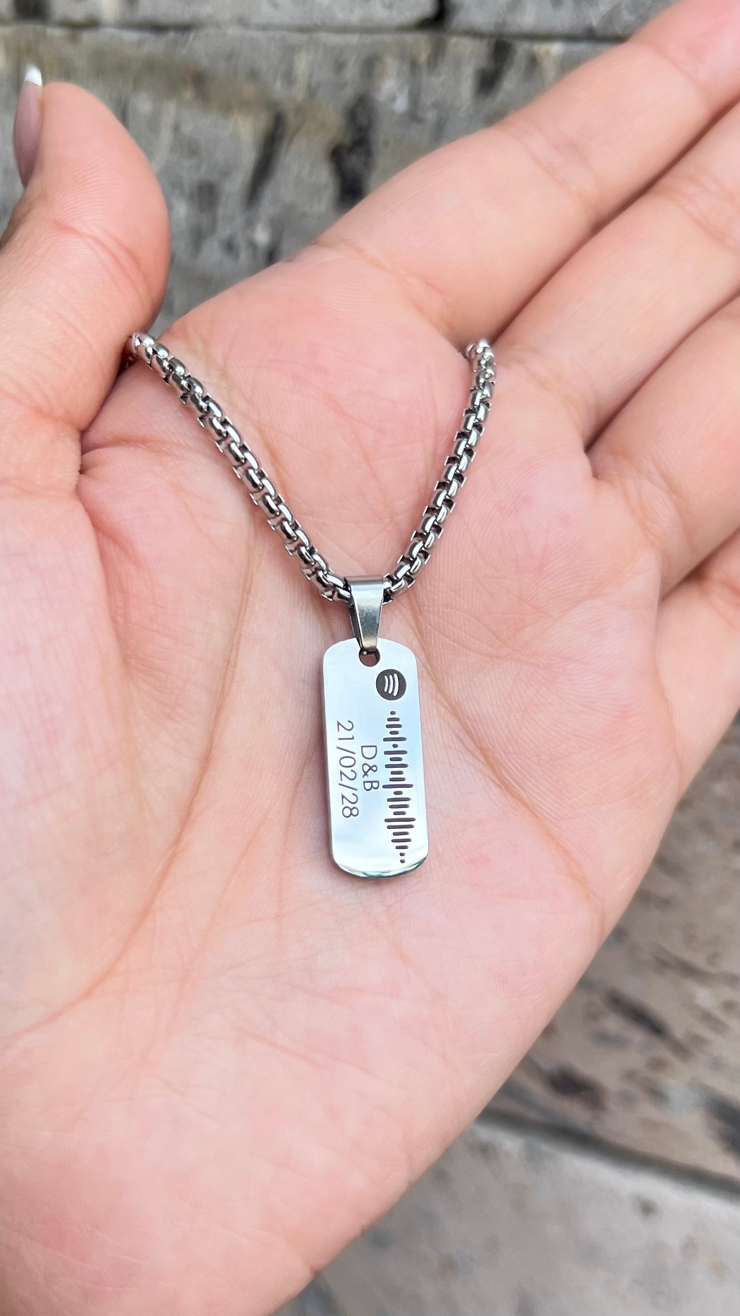 Cadena para caballero con mirada fotograbada – Acero inoxidable