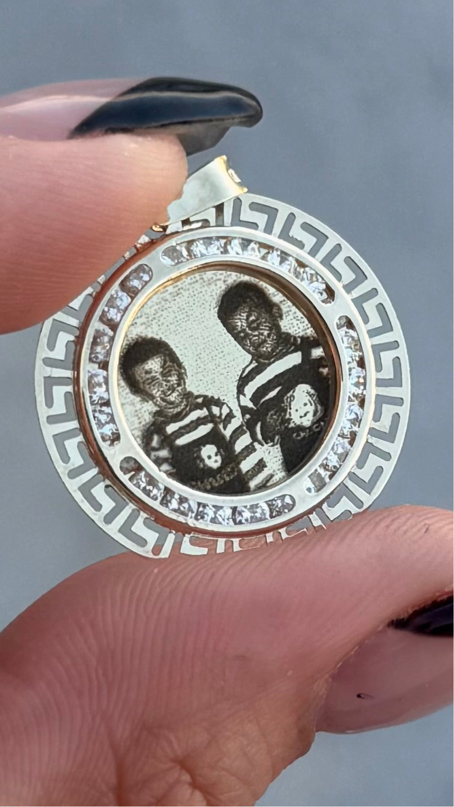 Dije Grecas con Foto Grabada – Oro 10k (2.2 cm)
