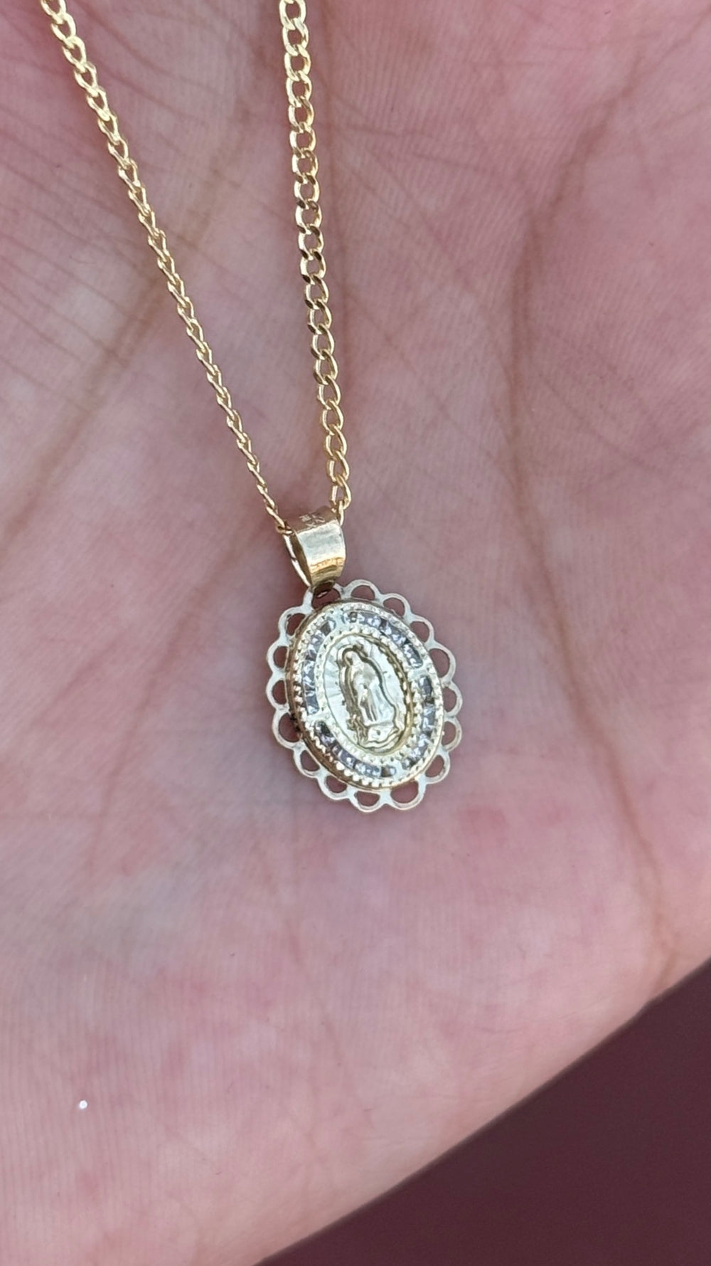 Cadena con medalla de Virgen Modelo flor Oro 10k