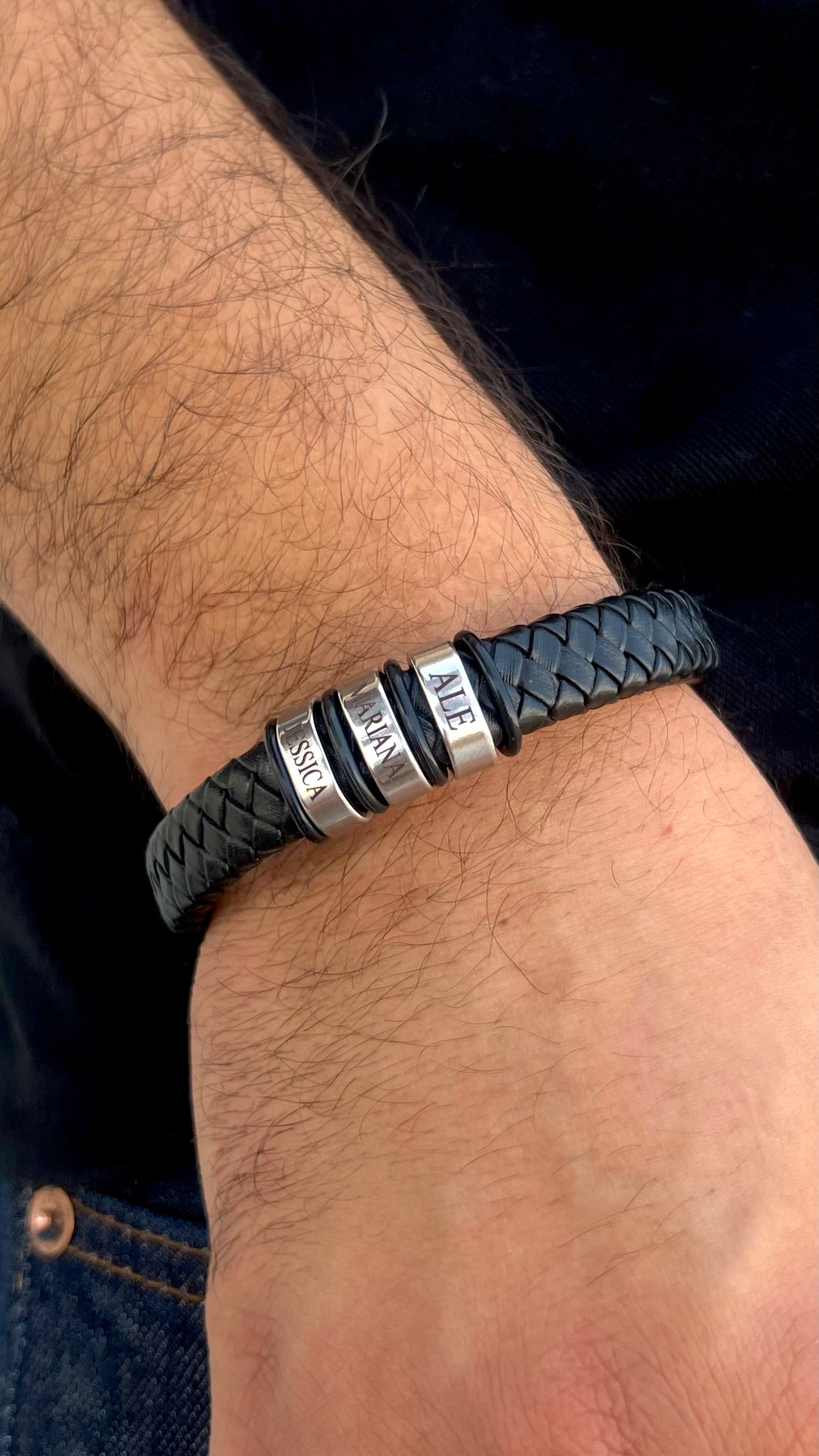 Pulsera para caballero con aros planos personalizada en acero