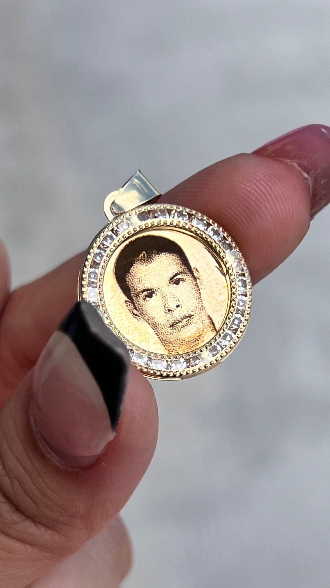 Medalla zirconia 2 cm con foto en Oro 10k