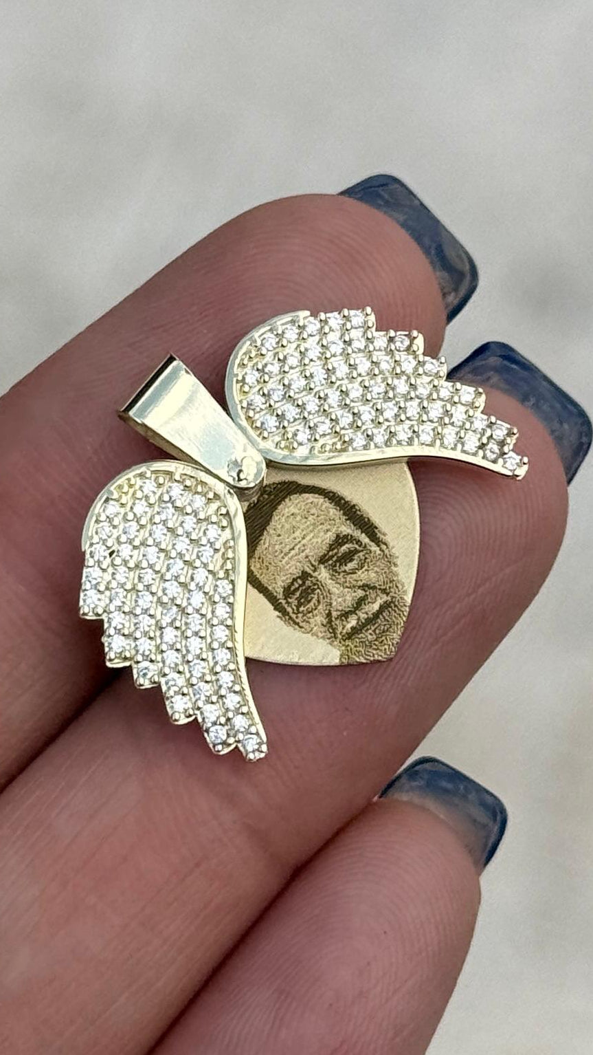 Dije Relicario Ángel personalizado en Oro 10k