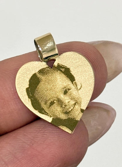 Dije corazón chico personalizado en Oro 10k