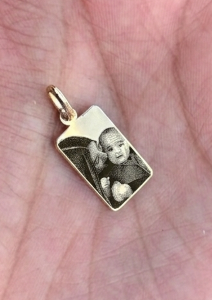 Dije rectángulo con foto 1.6 cm Oro 10k