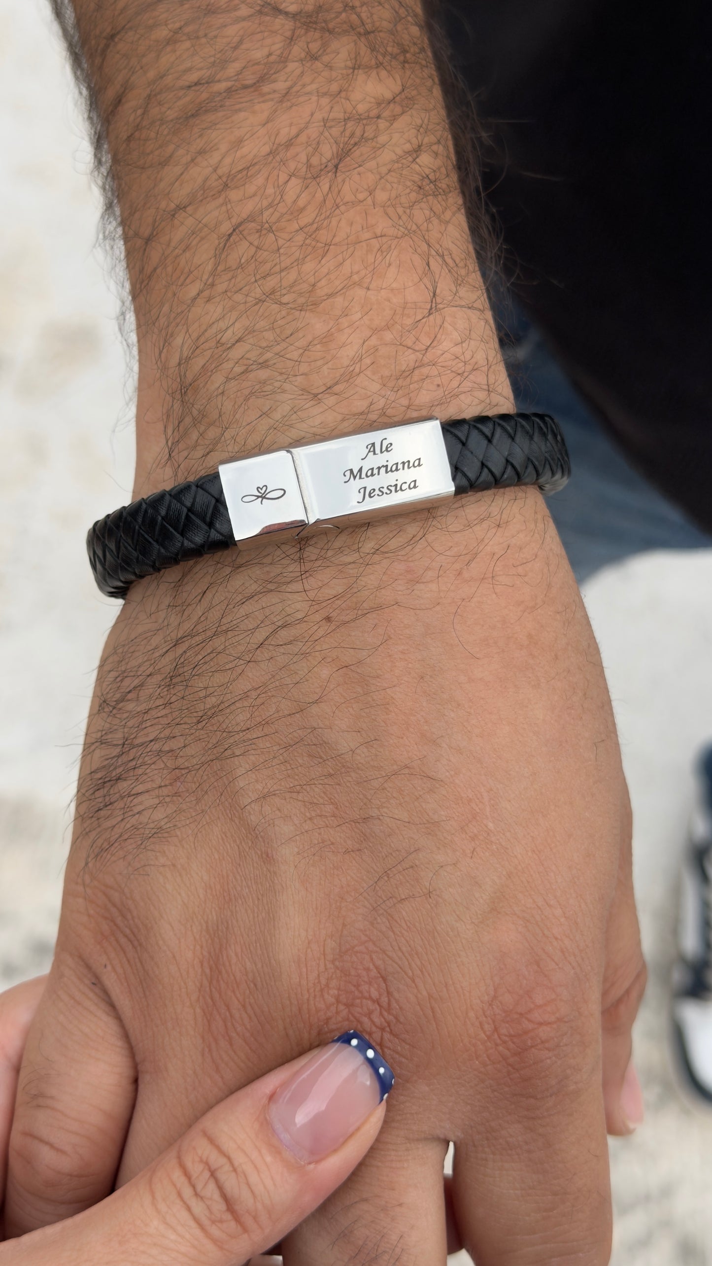 Pulso Alex – Acero Plateado Personalizado