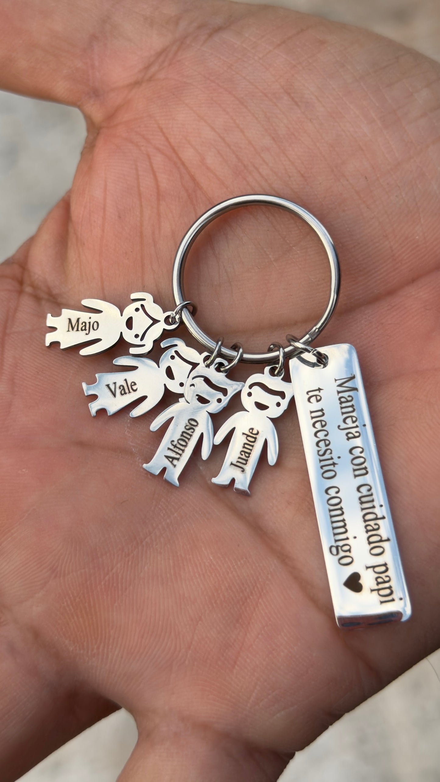 Llavero Drive personalizado con dije de niños