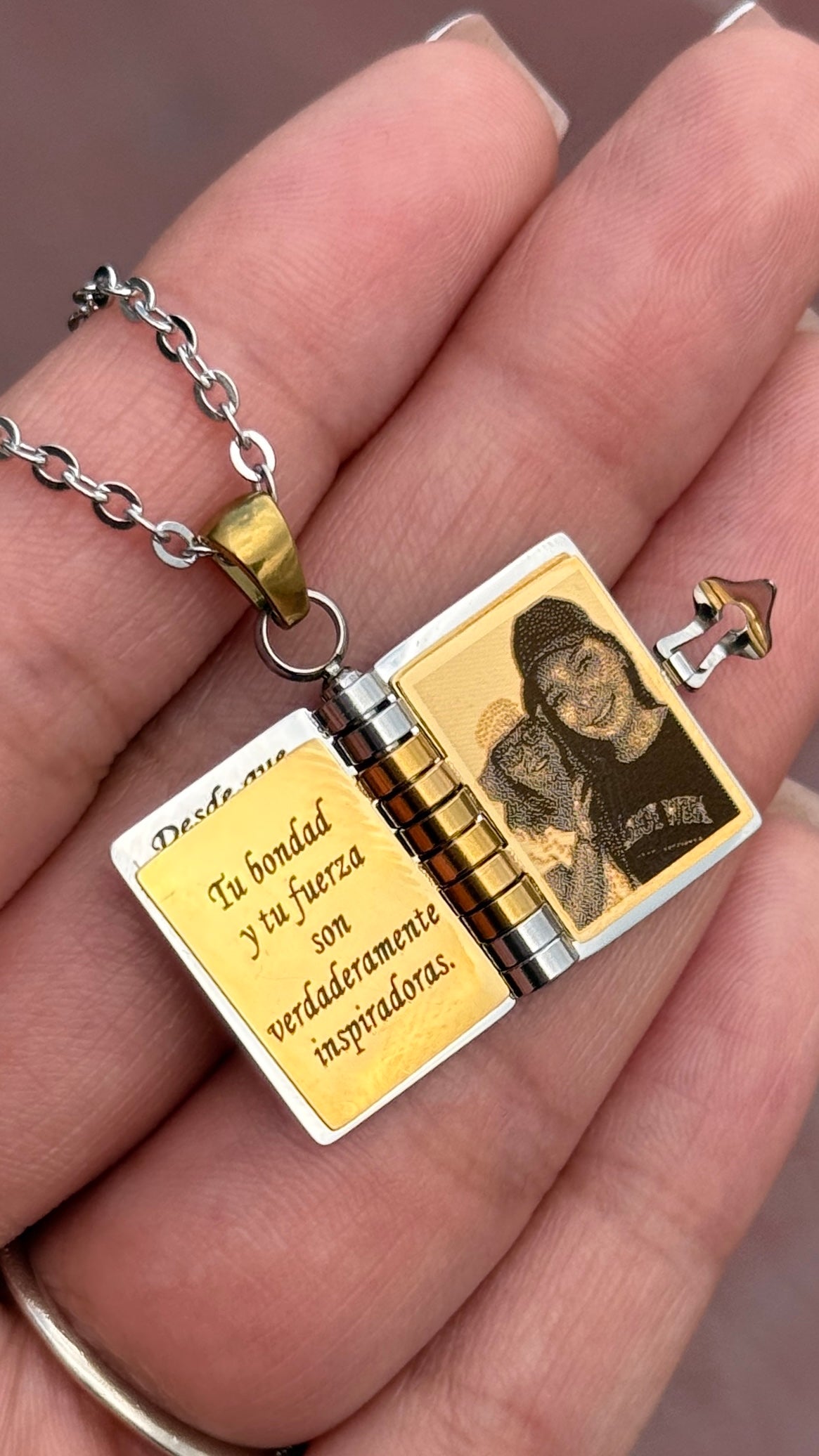 Collar Libro personalizado con foto acero inoxidable