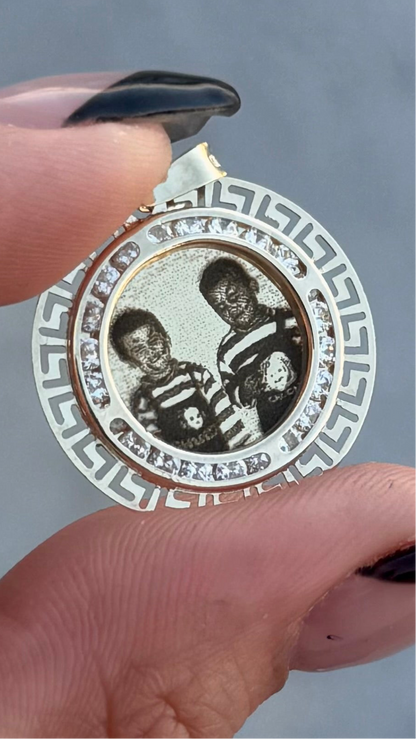 Dije Grecas con Foto Grabada – Oro 10k (2.2 cm)