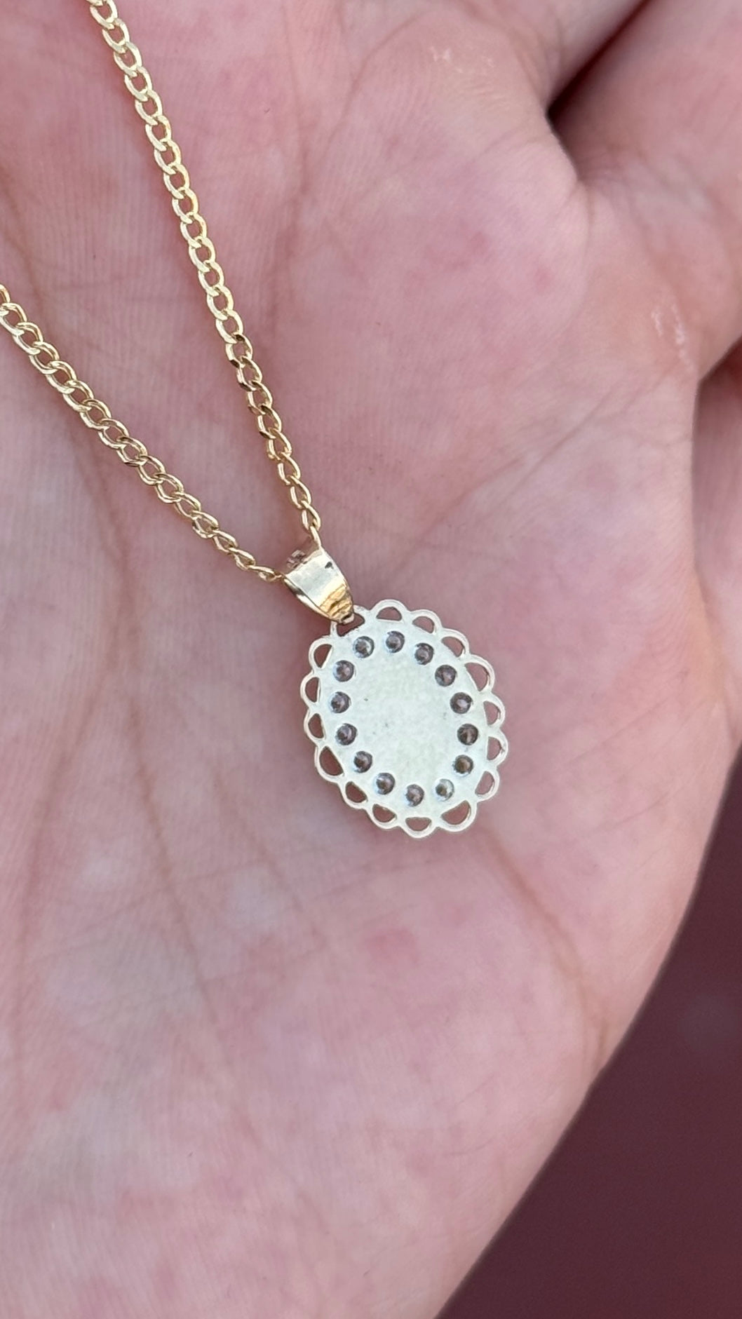 Cadena con medalla de Virgen Modelo flor Oro 10k