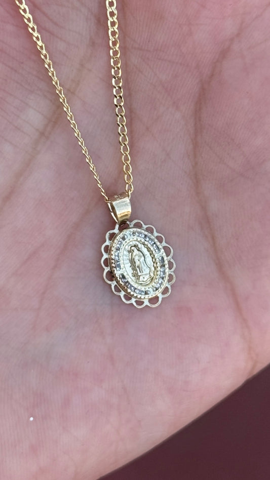 Cadena con medalla de Virgen Modelo flor Oro 10k