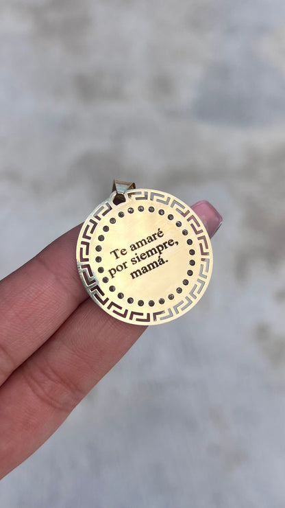 Dije Grecas con Foto Grabada – Oro 10k (2.6 cm)