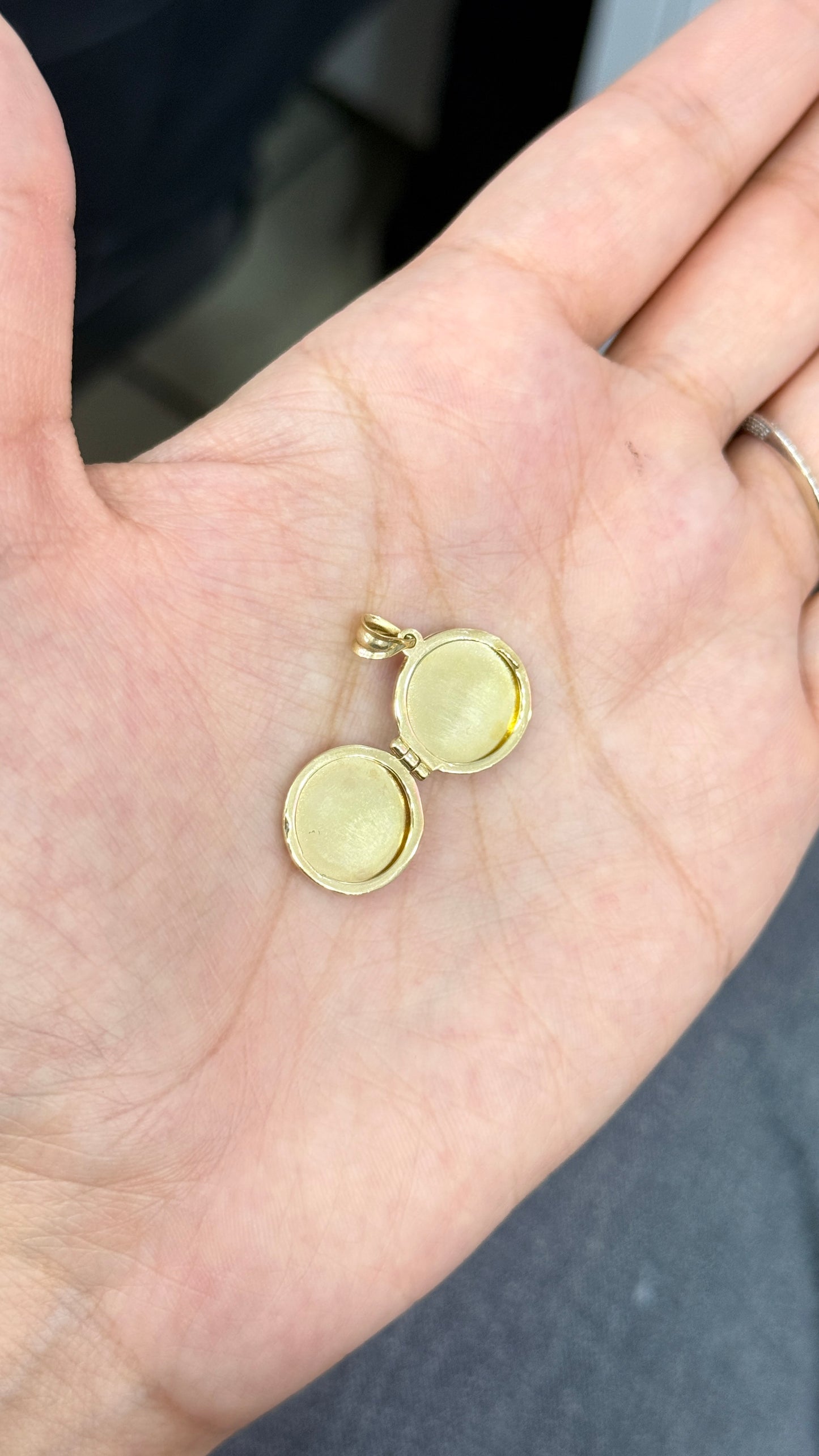 Dije Relicario circular con foto grabado láser Oro 10k