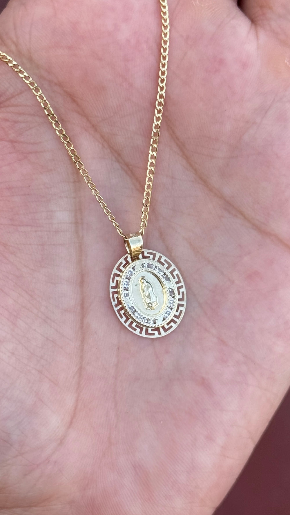 Cadena con medalla de Virgen Modelo grecas Oro 10k