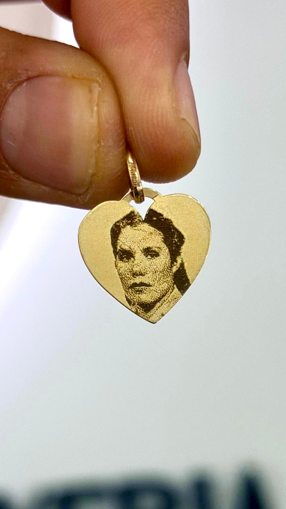 Dije corazón chico personalizado en Oro 10k