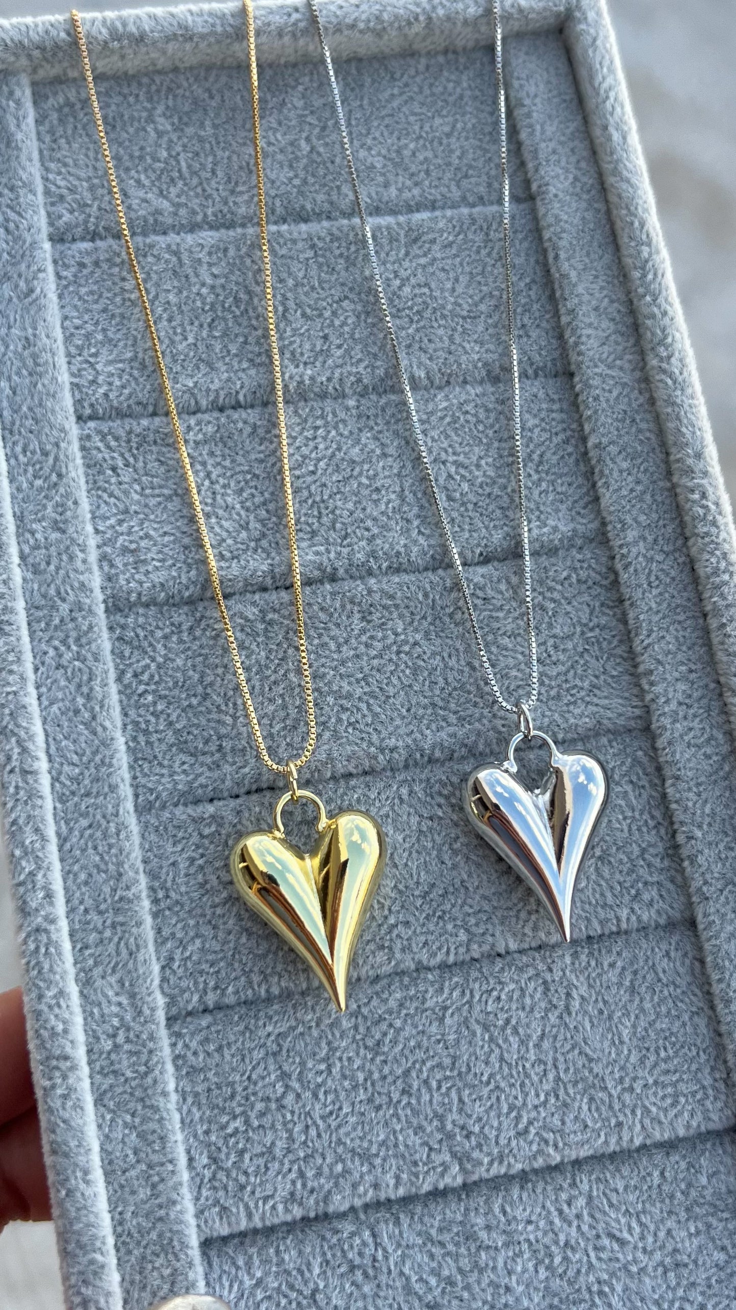 Collar corazón pico