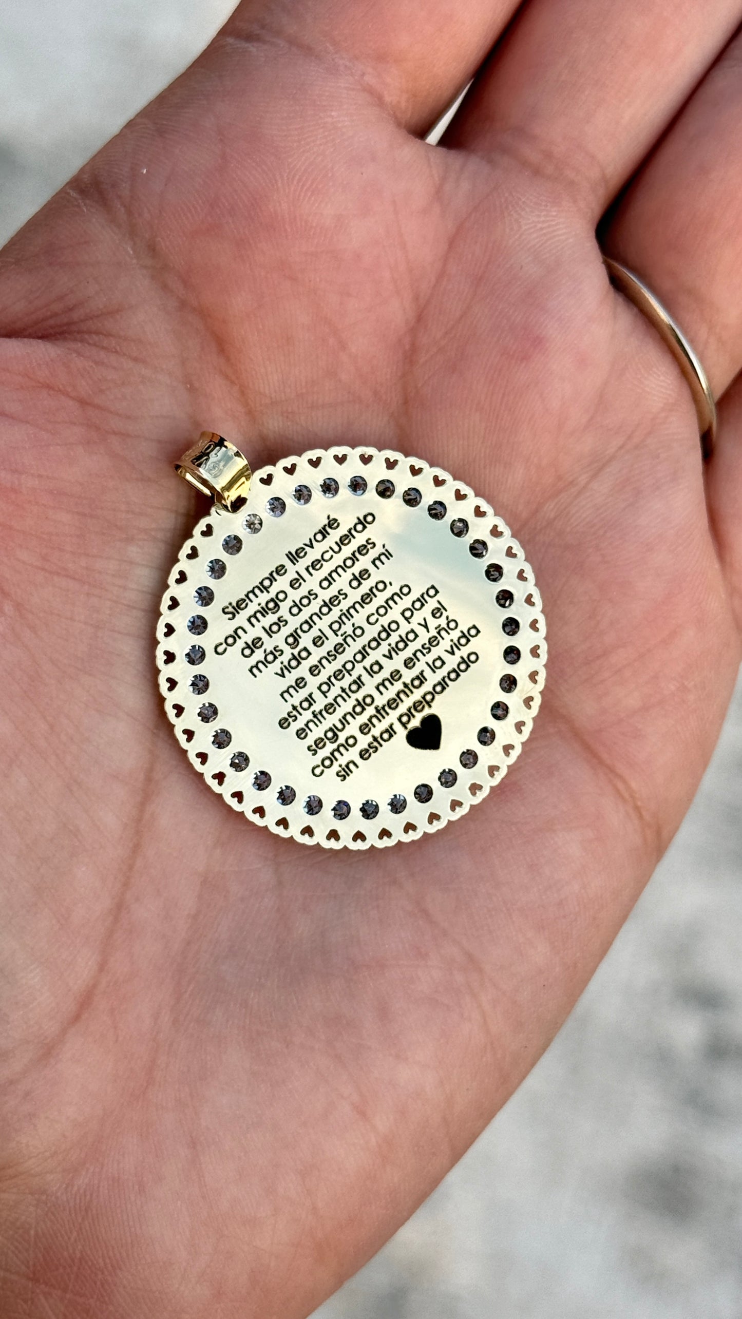 Medalla bisel corazones 3.5 cm personalizado Oro 10k