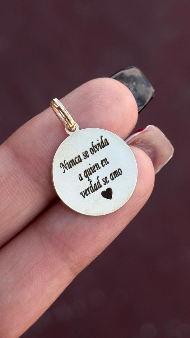 Dije 1.6 cm fotograbado en Oro 10k